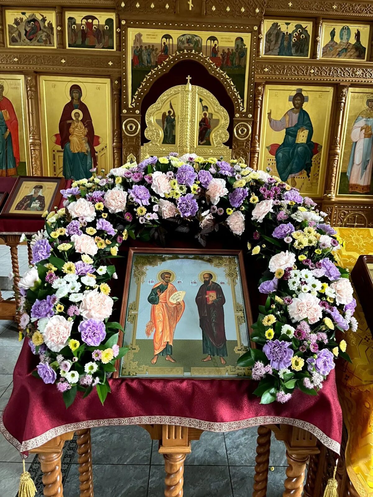 Поздравляем с днем святых первоверховных апостолов Петра и Павла, проповедоведников христианства по всему миру 🕊️